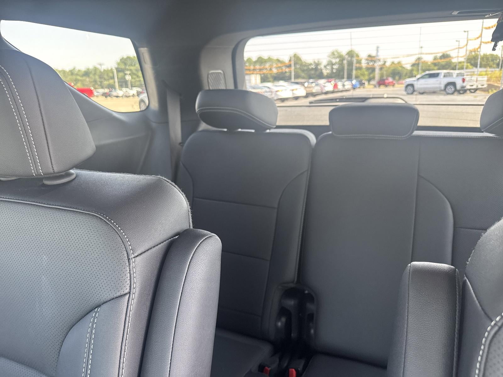 2025 Chevrolet Traverse LT w/1LT