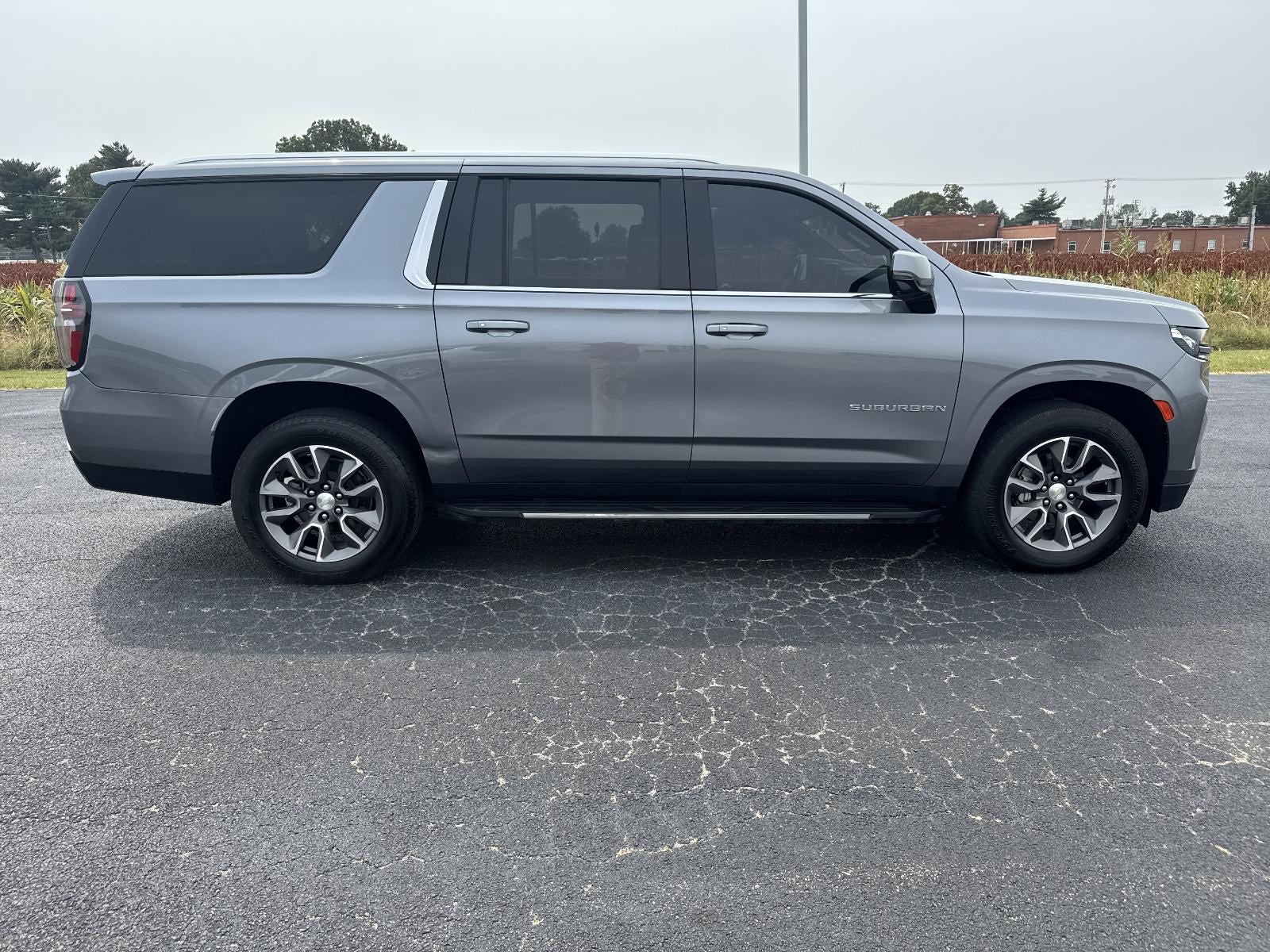 2022 Chevrolet Suburban 4WD LT