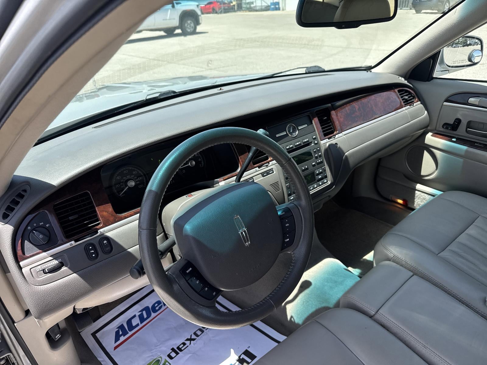 2007 Lincoln Town Car Signature