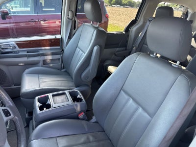 2009 Chrysler Town & Country Touring