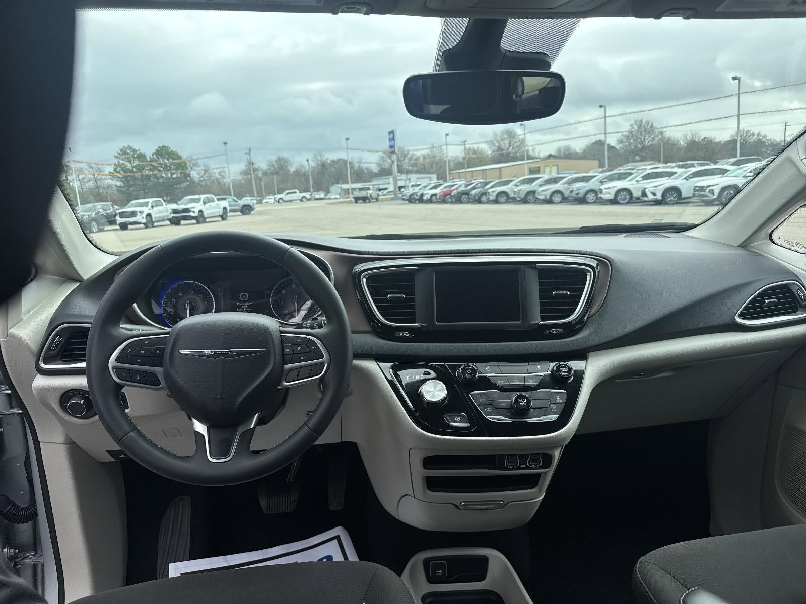 2023 Chrysler Voyager LX