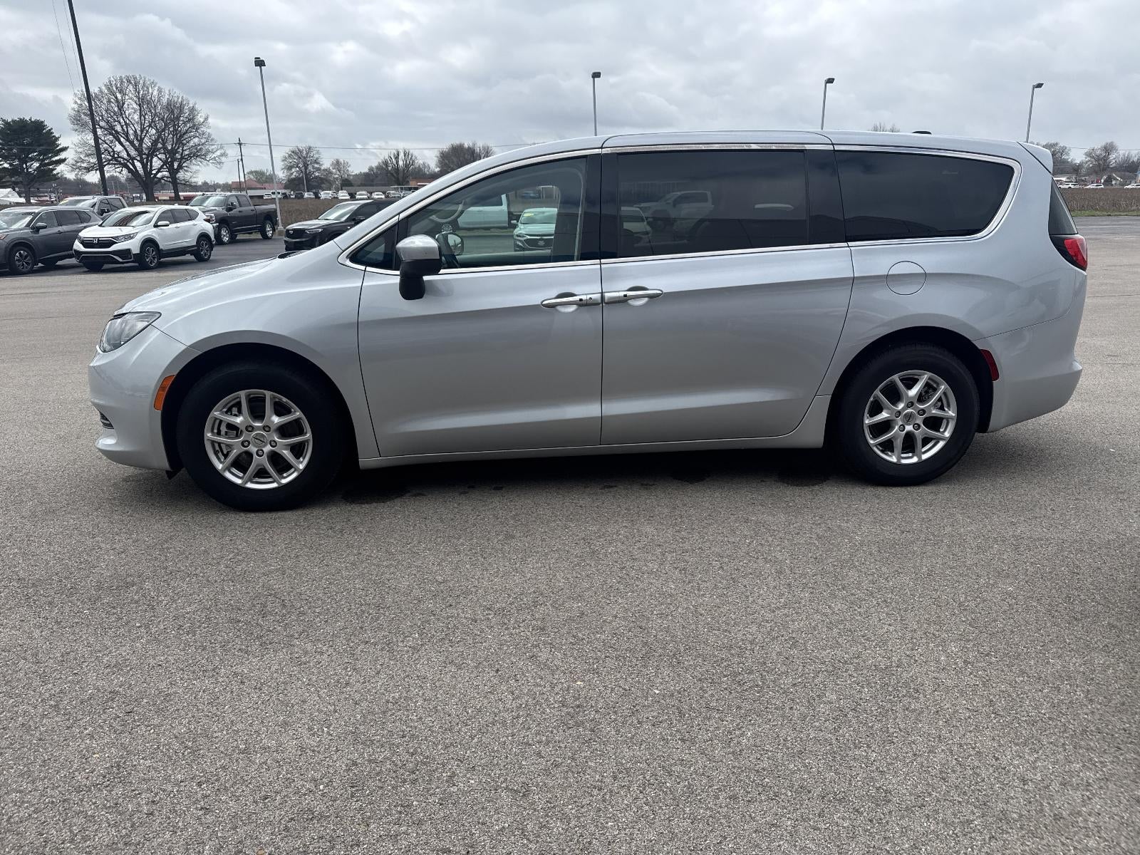 2023 Chrysler Voyager LX
