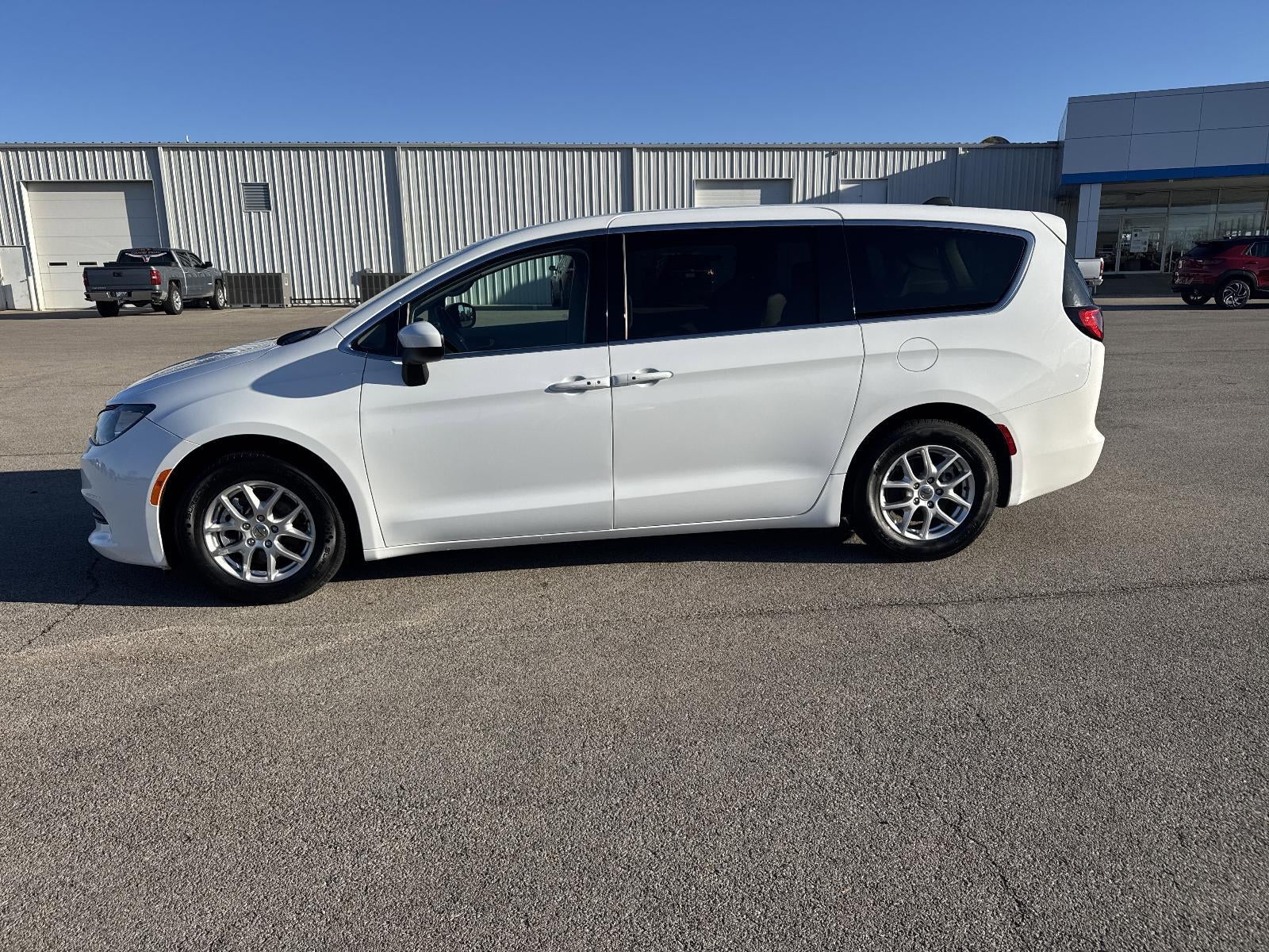 2023 Chrysler Voyager LX