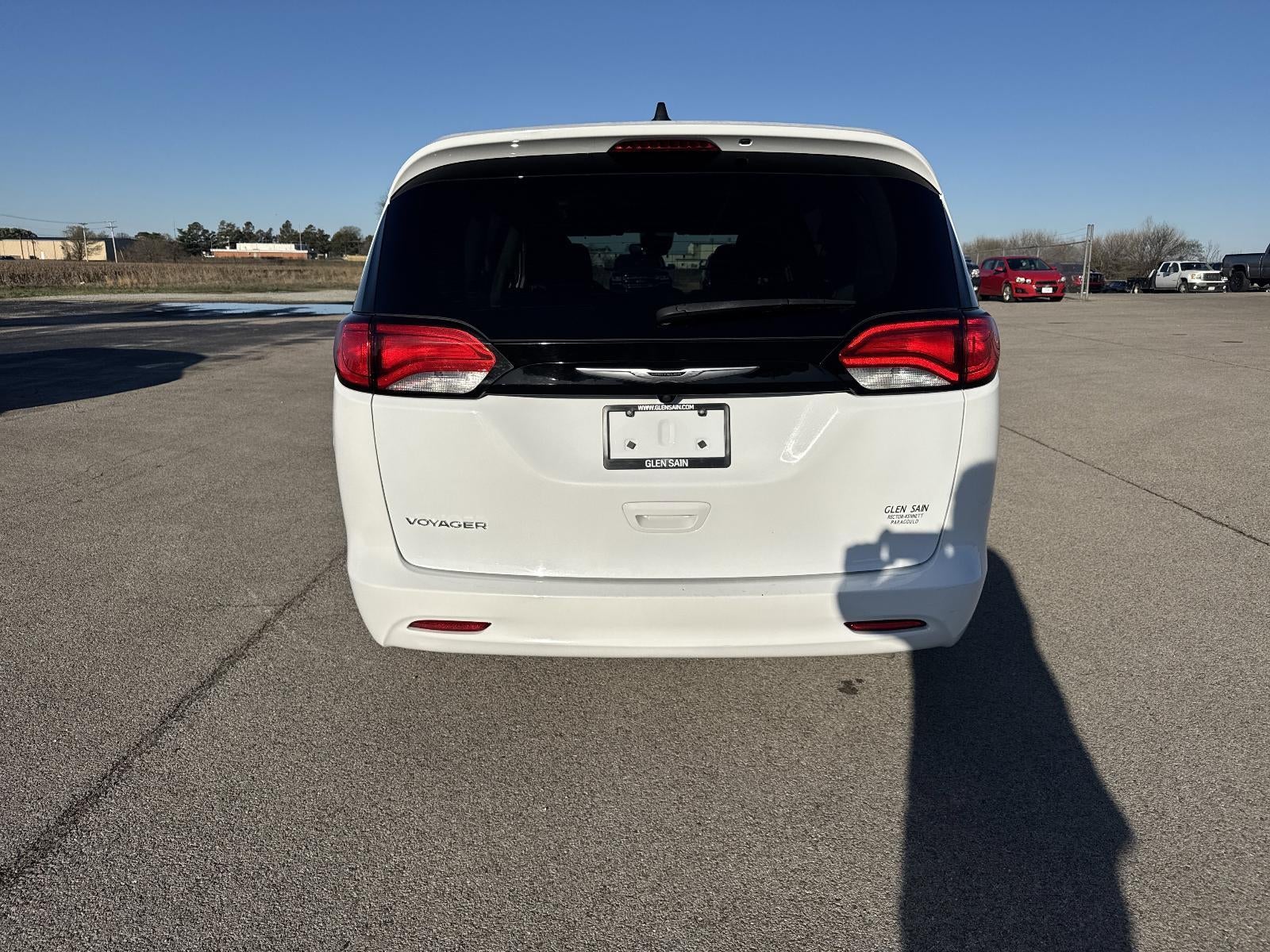 2023 Chrysler Voyager LX