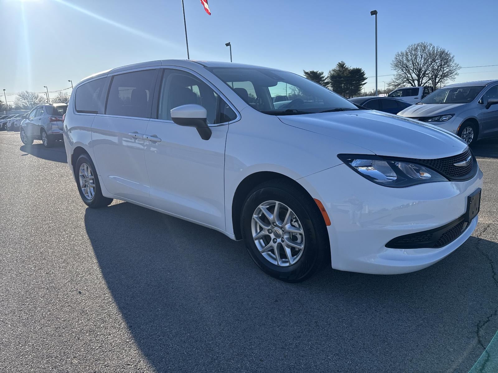2023 Chrysler Voyager LX