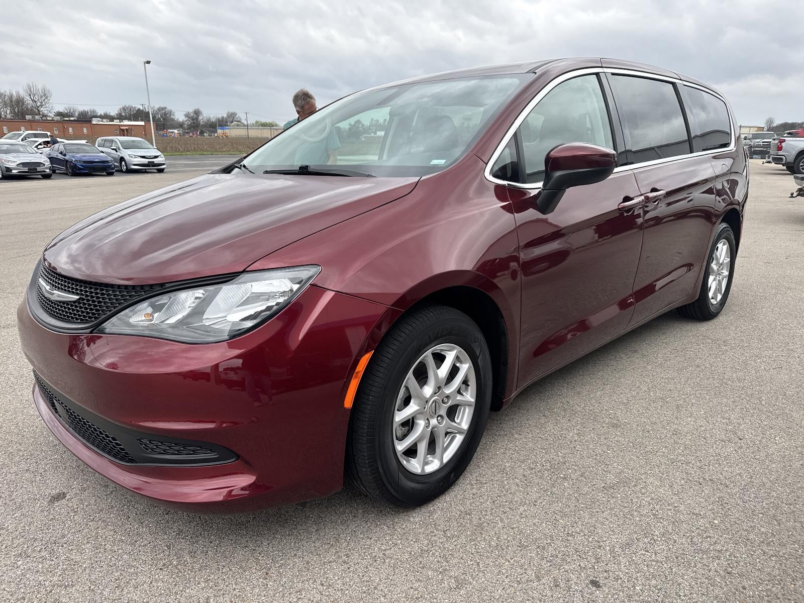 2022 Chrysler Voyager LX