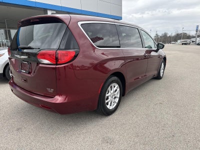 2022 Chrysler Voyager LX