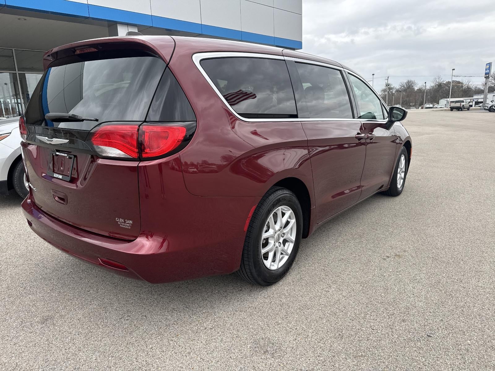 2022 Chrysler Voyager LX