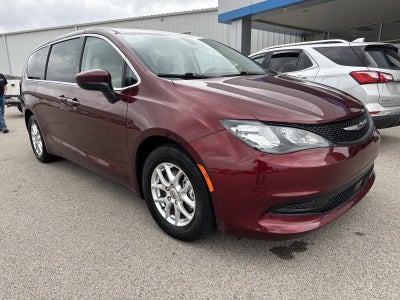 2022 Chrysler Voyager LX