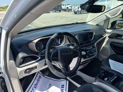 2021 Chrysler Voyager LXI